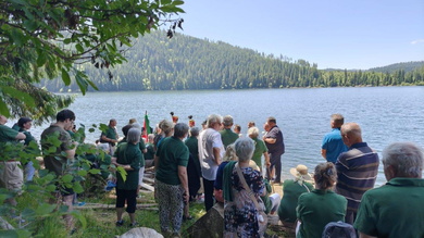 A tóparti megemlékezés, amire esélyünk sem volt elérni, de legalább páran képviselték csapatunkat_FOTÓ Veres Bendegúz