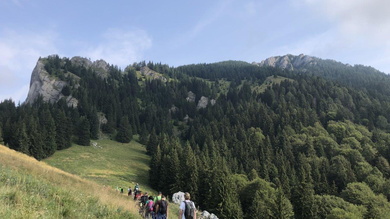 Másfél óra alatt ki is értünk a Zákány-rétre, ahol megpillantottuk az első jellegzetes sziklákat_FOTÓ Kismihály Boglárka