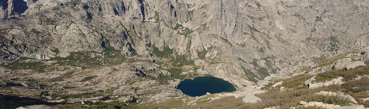 Korzikai hegyek és tengerszem