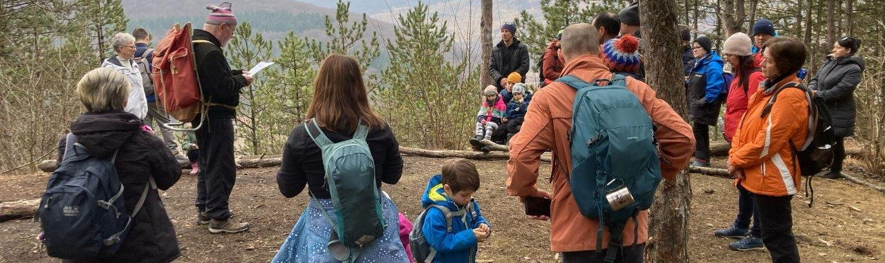 Rövid megemlékezés Hints Mikiről a március elsejei gyerekbarát túrán_FOTÓ Köblös Oszkár