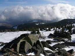kövek a hóban