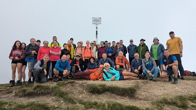 Csoportkép a Gropșoarele-csúcson, túránk legmagasabb pontján_FOTÓ Veres Ágnes