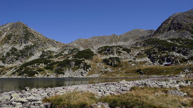 A Bucura-tó a Retyezátban, háttérben a Peleaga-csúcs_FOTÓ Mezei Elemér