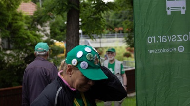 önkéntes sapka és EKE szélzászló