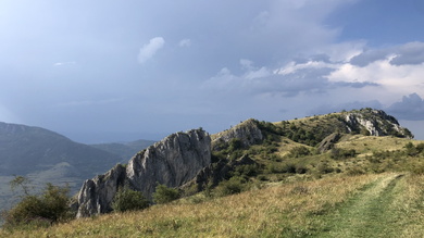 A közeledő eső miatt siettünk vissza a Székelykő nyergéből, de ekkor még nem is sejtettük, hogy a váratlan baleset minden tervünket át fogja írni.