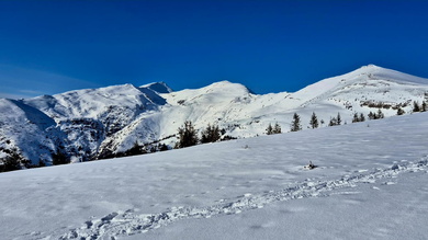 A Vörös-csúcs, a Kis-Ünőkő és az Ünőkő hármasa.