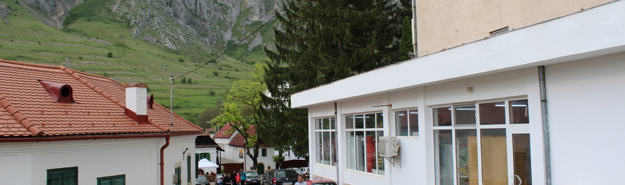 célbaérő emberek