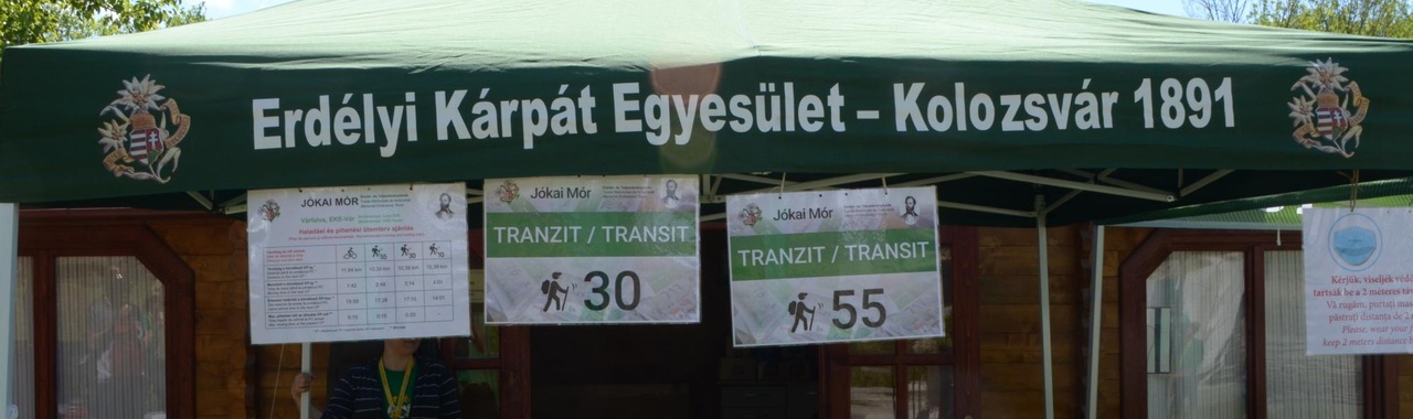 EKE sátor és rajt meg cél feliratok
