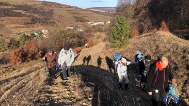 Az első nagyobb emelkedőn hamar bemelegedtünk, s elégedetten néztünk le a völgyre_FOTÓ Kismihály Boglárka