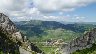 Kilátás a Székelykő nyergéből Torockóra