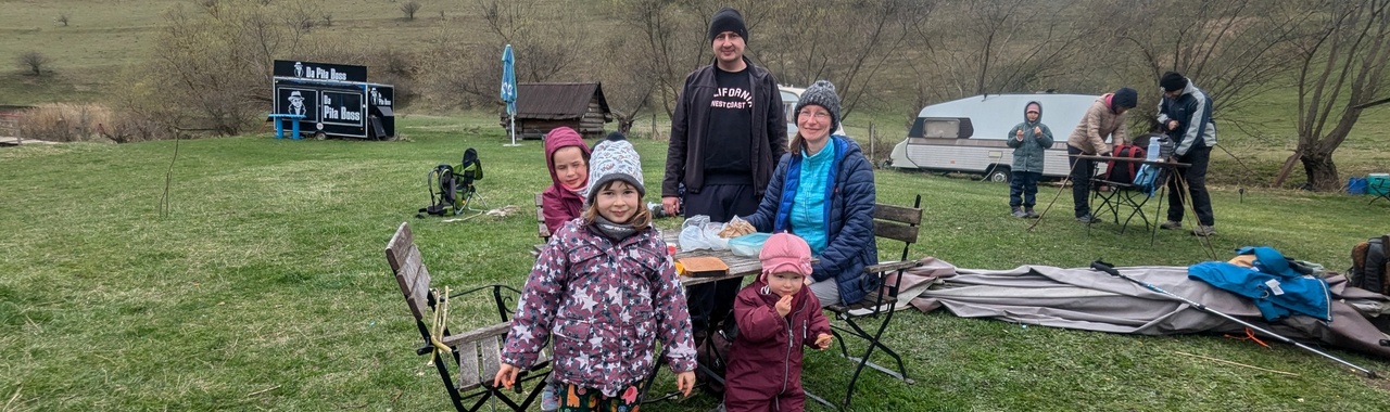 A Váradi család a Tordai-hasadékban szervezett gyerektúrán