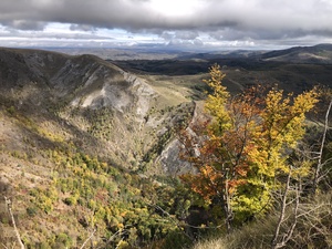 Októberi színkavalkád a Ronki-szoros fölött